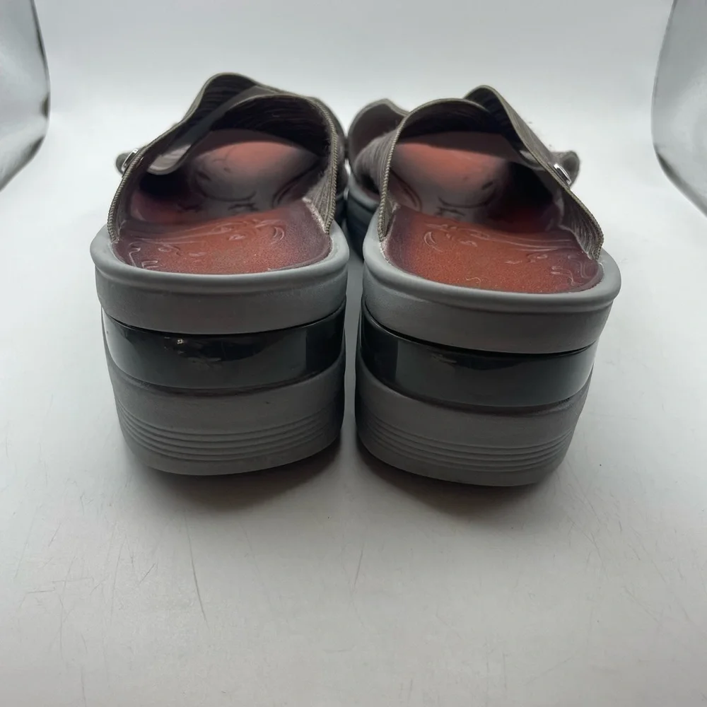 Bzees Desire Women's green wedge Slide Sandals size 7.5